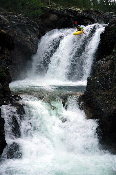 Plik:Ula Falls - pierwszy wodospad.jpg
