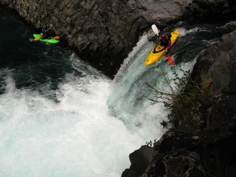 Plik:Tongariro Waikato Falls ostatni drop Kozka.jpg