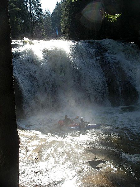 Plik:Mumlava Waterfalls 2 wodospad - Zolty Kozi.jpg